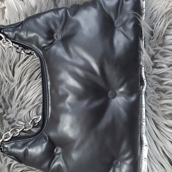 Black bag with chain handle - Picture 2 of 6